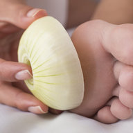 Zwiebel auf Fuß auflegen