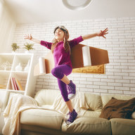 Kind spielt Austronaut