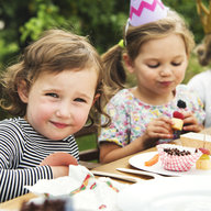 Kinder auf Geburtstagsfeier