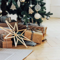 Weihnachtsbaum mit Geschenken