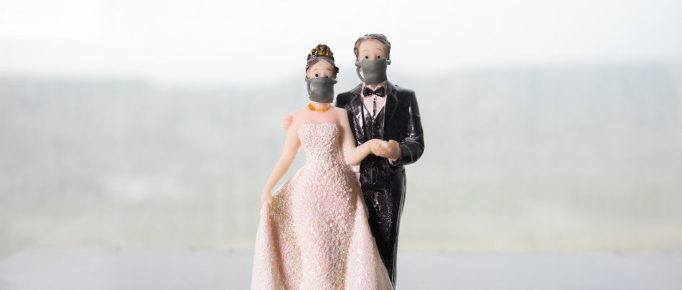 Hochzeitsfiguren mit Maske