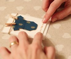 Glückwunschkarte zur Geburt basteln - meinefamilie.at  Glückwunschkarte basteln