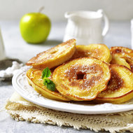 Rezept: Gebackene Apfelringe - meinefamilie.at  Apfelringe