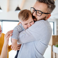 Eltern mit weinendem Baby