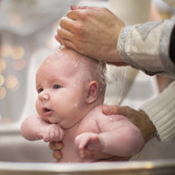 Baby wird getauft