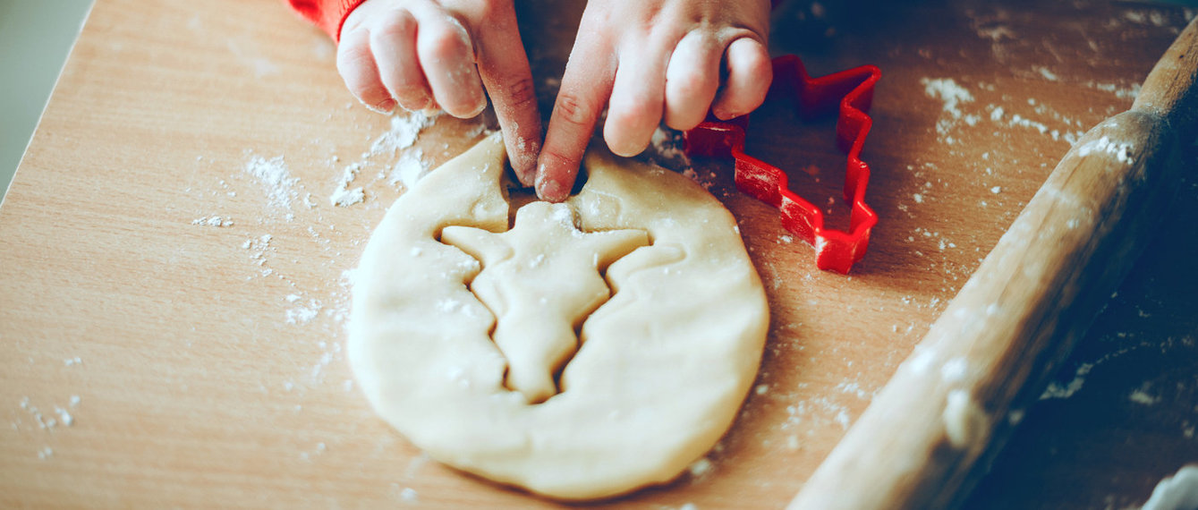 Kinder backen kekse