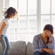 Genervte Mutter mit Kind