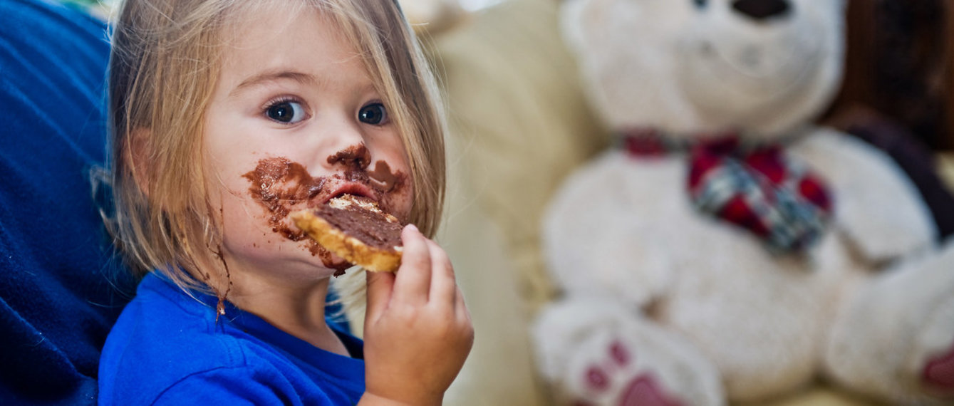 Kind ist Nutellabrot