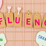 © ISTOCK Pinwand mit Einzelbuchstaben I-N-F-L-U-E-N-C-E-R