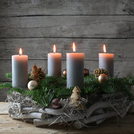 Adventskranz mit Kerzen