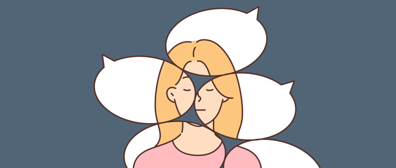 Grafik einer Frau, die von Sprechblasen überlagt werden die den inneren Dialog darstellen.