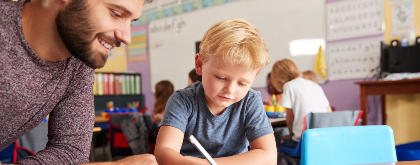 Lehrer mit Schüler