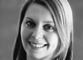 Portraitfoto Birgit Linhart