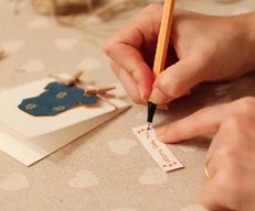 Glückwunschkarte zur Geburt basteln - meinefamilie.at  Glückwunschkarte basteln