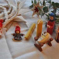 Achtsam und besinnlich mit Kindern durch den Advent - meinefamilie.at  Holzfiguren