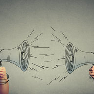 Streit zwischen 2 Frauen