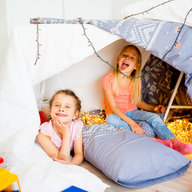 2 Mädchen machen Pyjamaparty