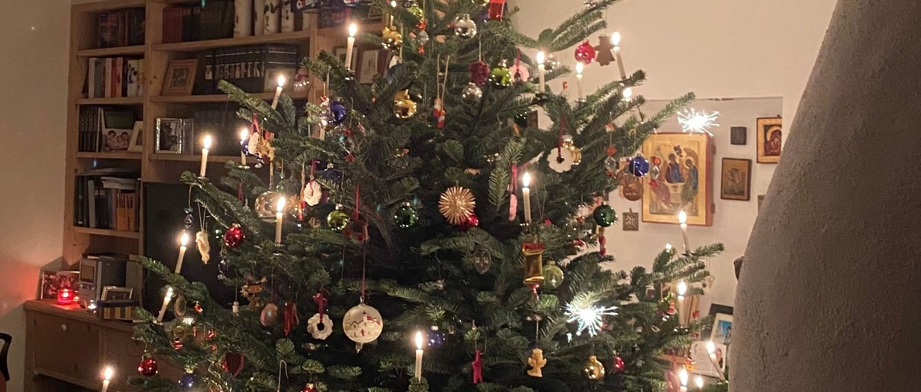 Christbaum festlich geschmückt