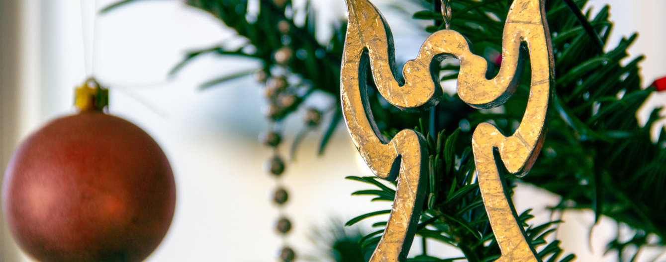 Mama, gibt es das Christkind wirklich? - Welche Bedeutung hat Weihnachten für Sie persönlich? - meinefamilie.at Christkind Weihnachtsbaum deko
