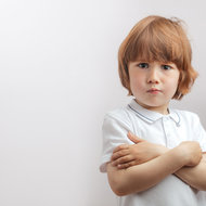Lebenskompetenzen © iStock Bub denkt kritisch nach