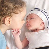 Großer Bruder und Babyschwester