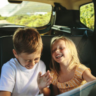 Kinder autofahrt lachen