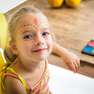 Kleinkind geschminkt für Fasching