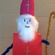 Nikolaus aus einer Küchenrolle basteln - meinefamilie.at  Nikolaus aus Küchenrolle