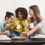 Freunde trinken Kaffee