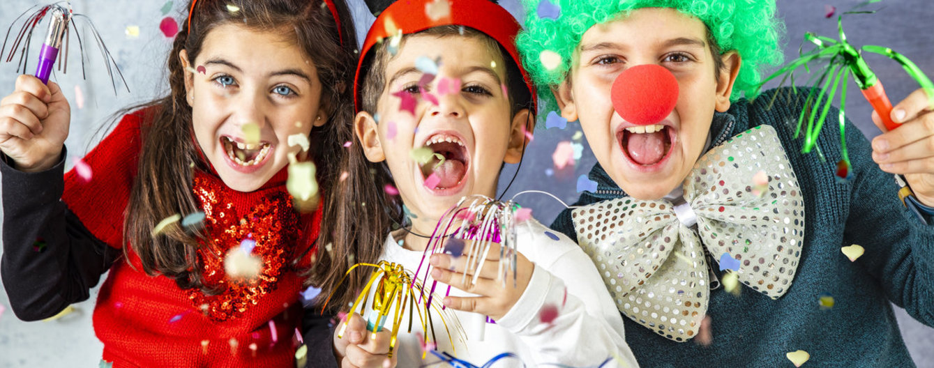 Was bin ich? – ein unterhaltsames Spiel im Fasching - meinefamilie.at Verkleidete Kinder