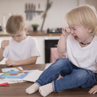 kind ist frustriert und weint