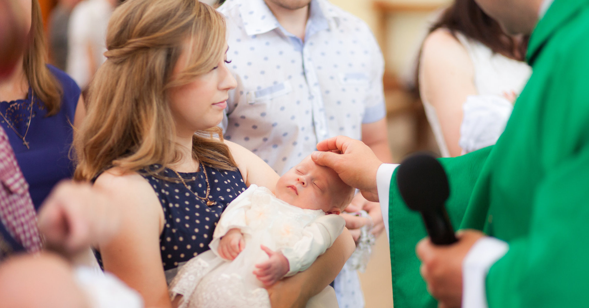 Taufe vorbereiten und feiern - meinefamilie.at