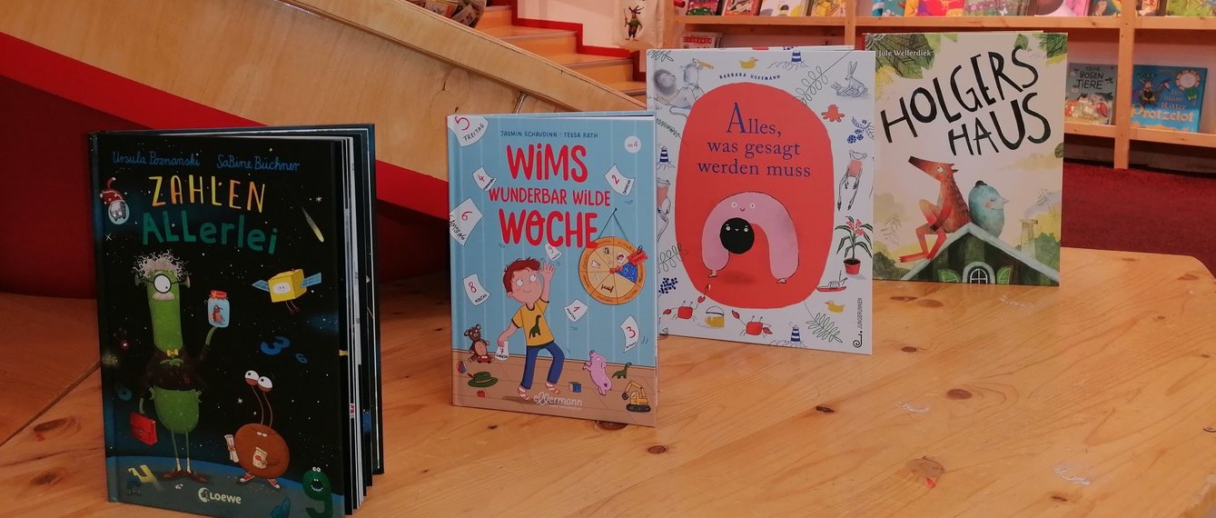 Kinderbücher auf Tisch