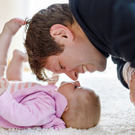 Vater mit kleinen Tochter