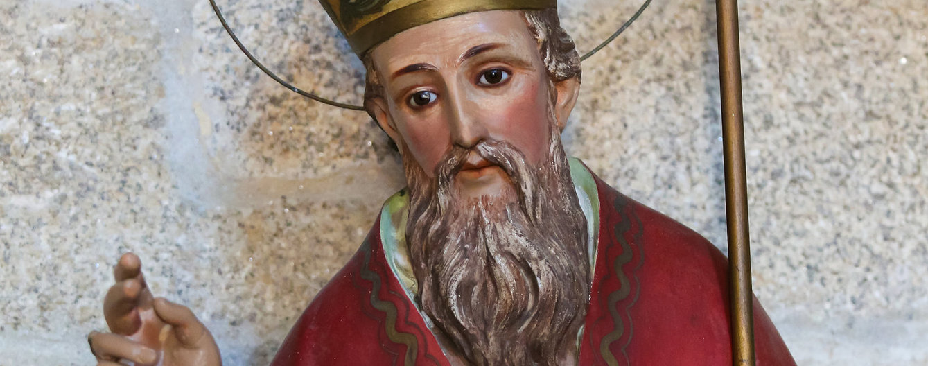 Nikolaus bei uns Zuhause © iStock Hl. Nikolaus Statue