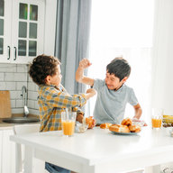 Kinder Streiten in der Küche