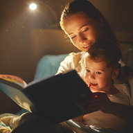 Mutter liest Tochter was vor