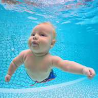 Baby taucht